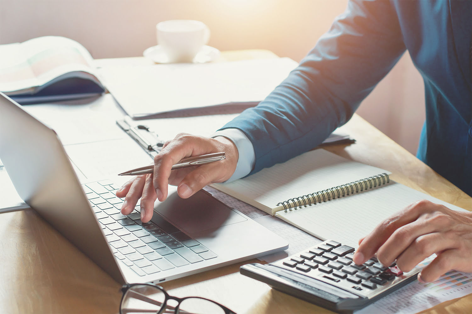 Professional tax consultant in Canoga Park CA for individuals and businesses